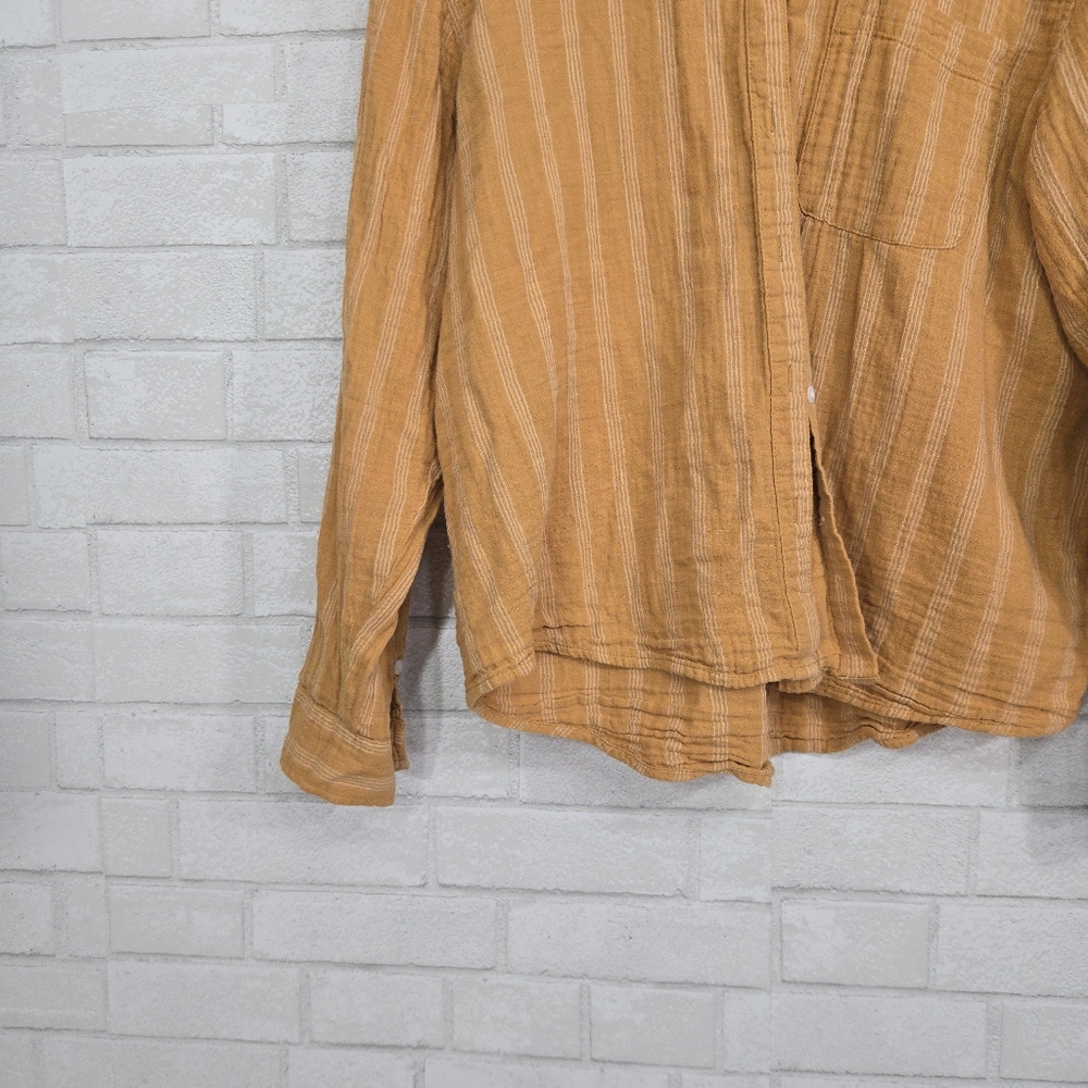 Universal Thread button down top - Picture 3 of 12